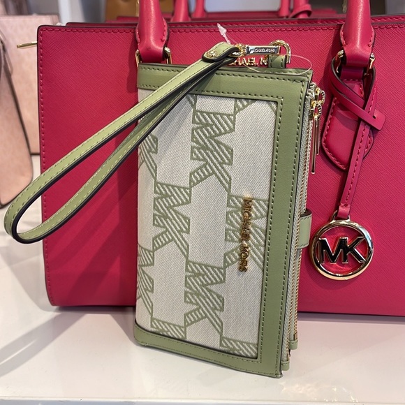 MICHAEL KORS JET SET TRAVEL 35S3GTVW7J LIGHT SAGE LG DOUBLE ZIP WRISTLET-WALLET - Picture 5 of 16